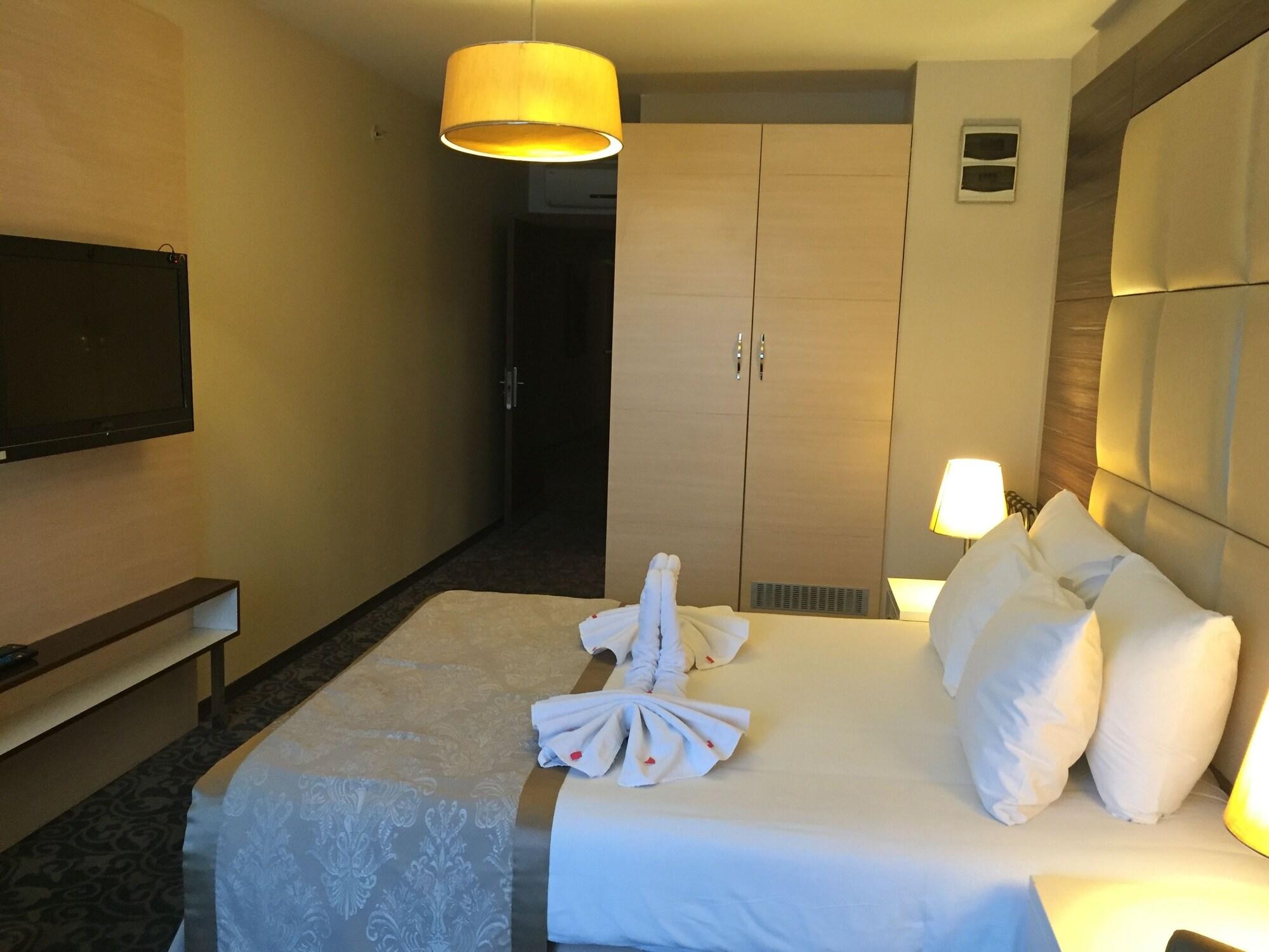 Derpa Hotel Istanboel Buitenkant foto