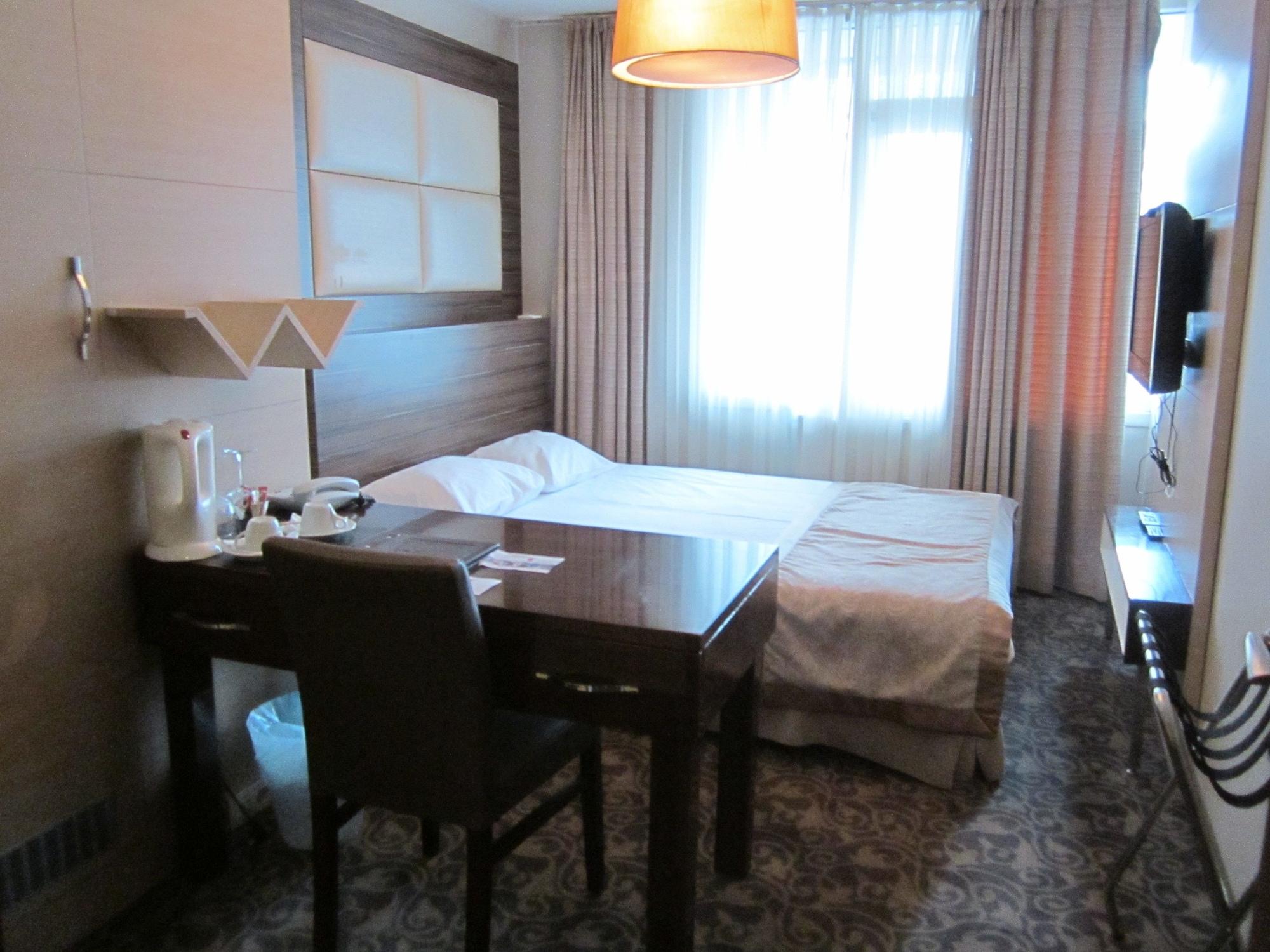 Derpa Hotel Istanboel Buitenkant foto