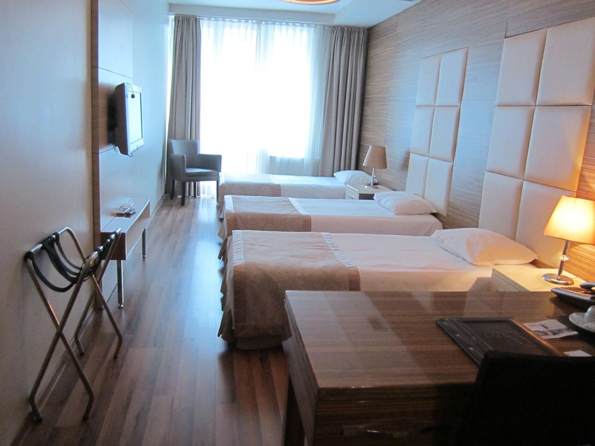 Derpa Hotel Istanboel Buitenkant foto