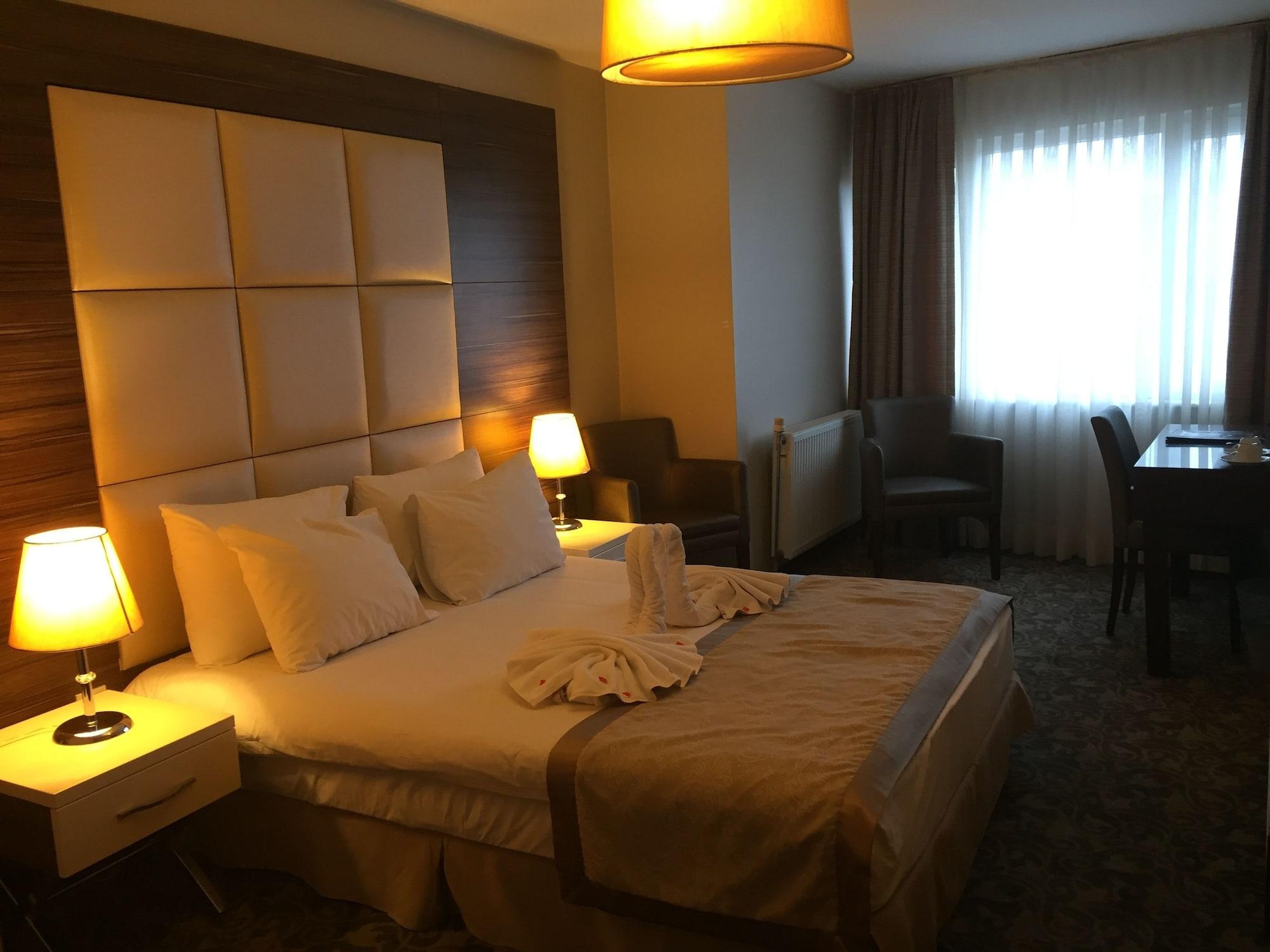 Derpa Hotel Istanboel Buitenkant foto