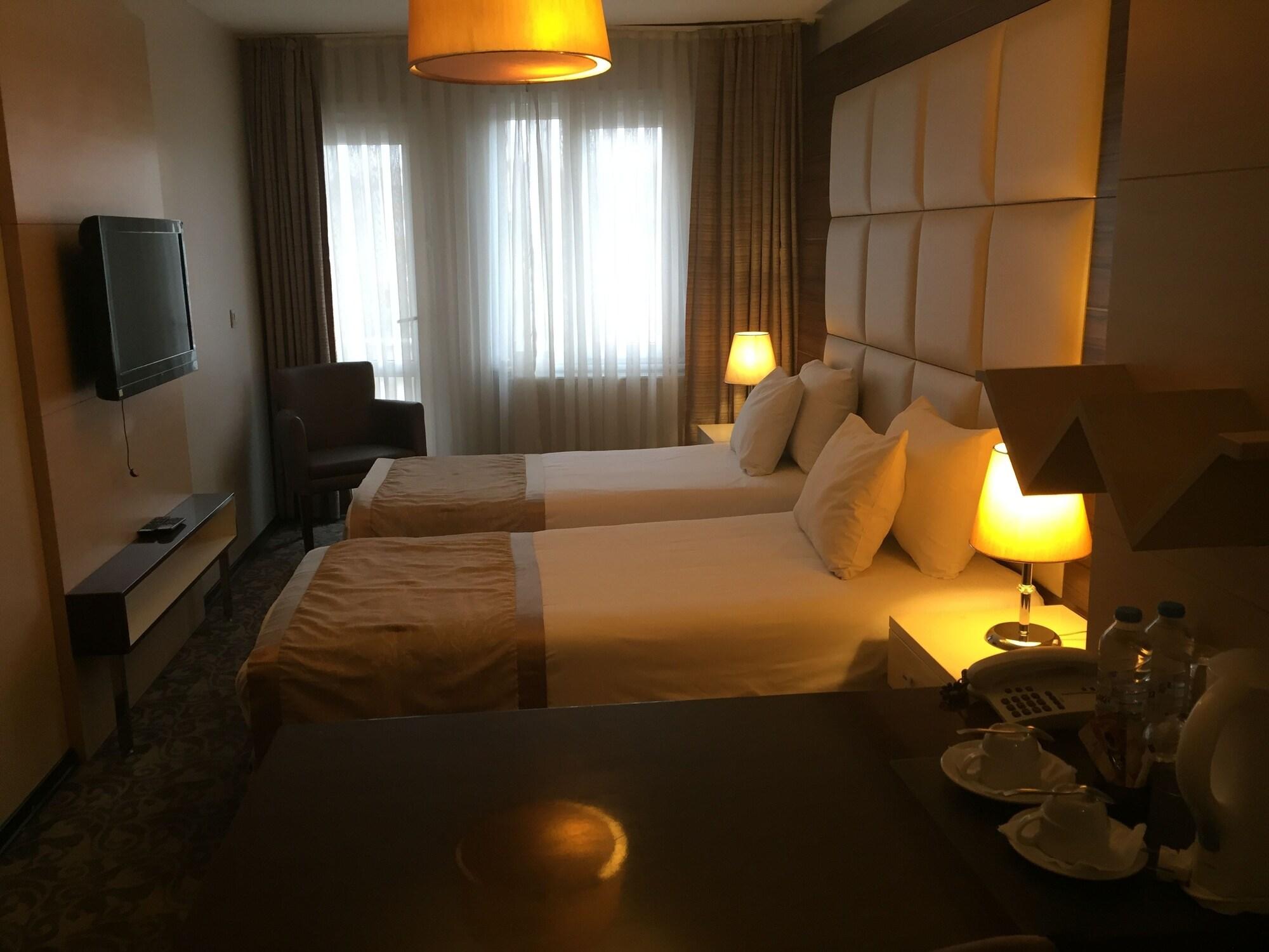 Derpa Hotel Istanboel Buitenkant foto