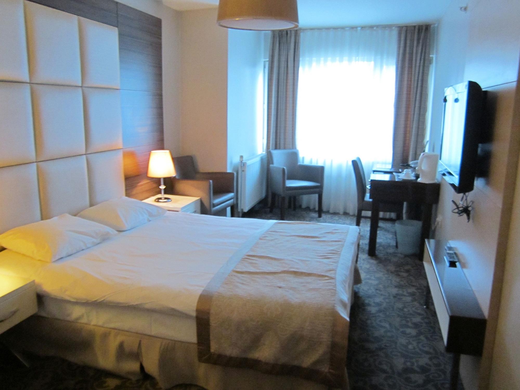Derpa Hotel Istanboel Buitenkant foto