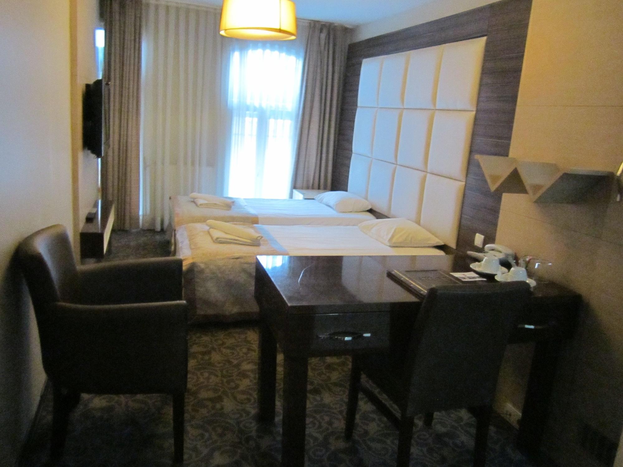 Derpa Hotel Istanboel Buitenkant foto