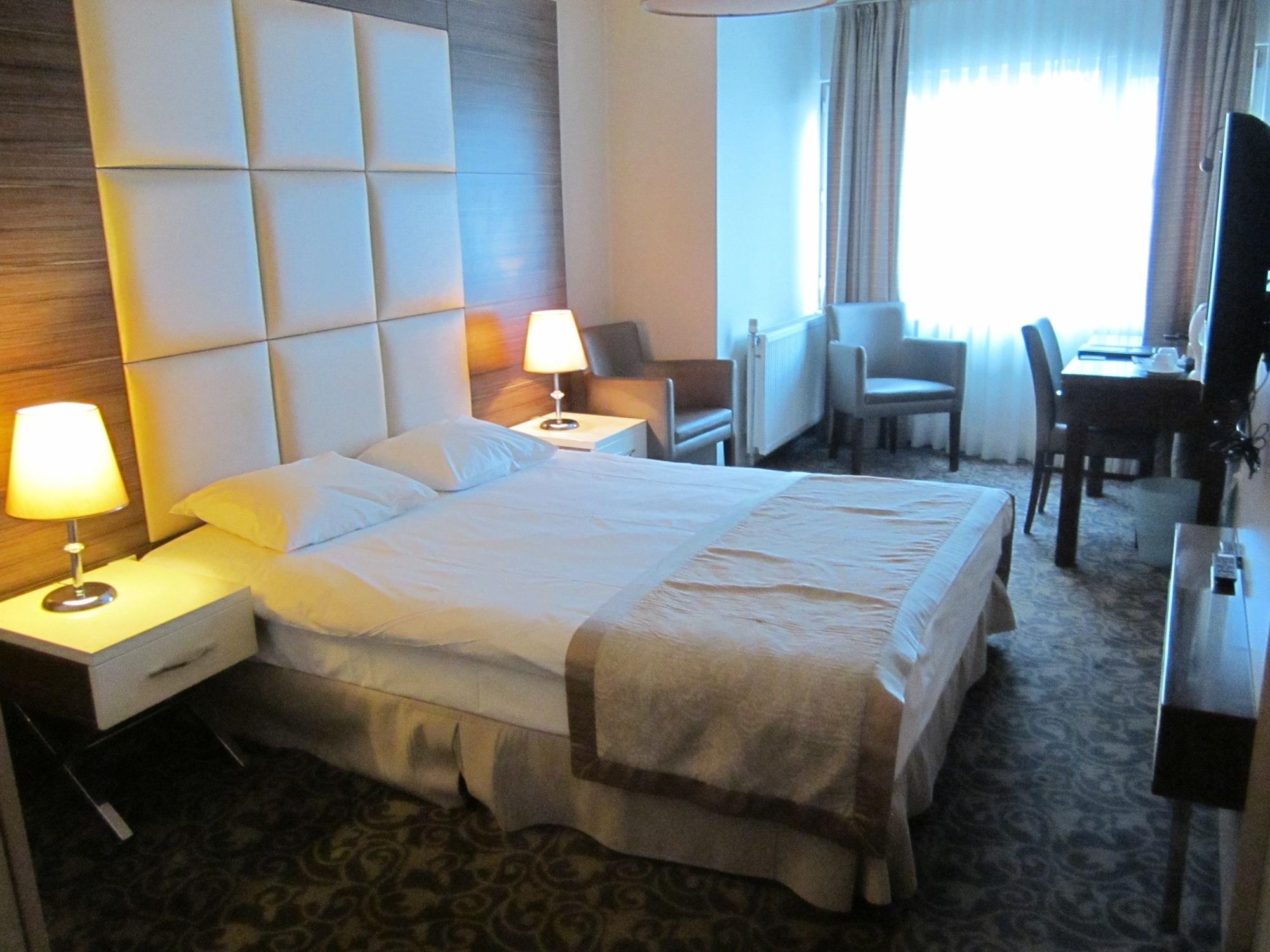 Derpa Hotel Istanboel Buitenkant foto