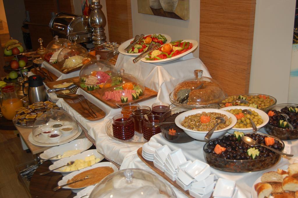 Derpa Hotel Istanboel Buitenkant foto