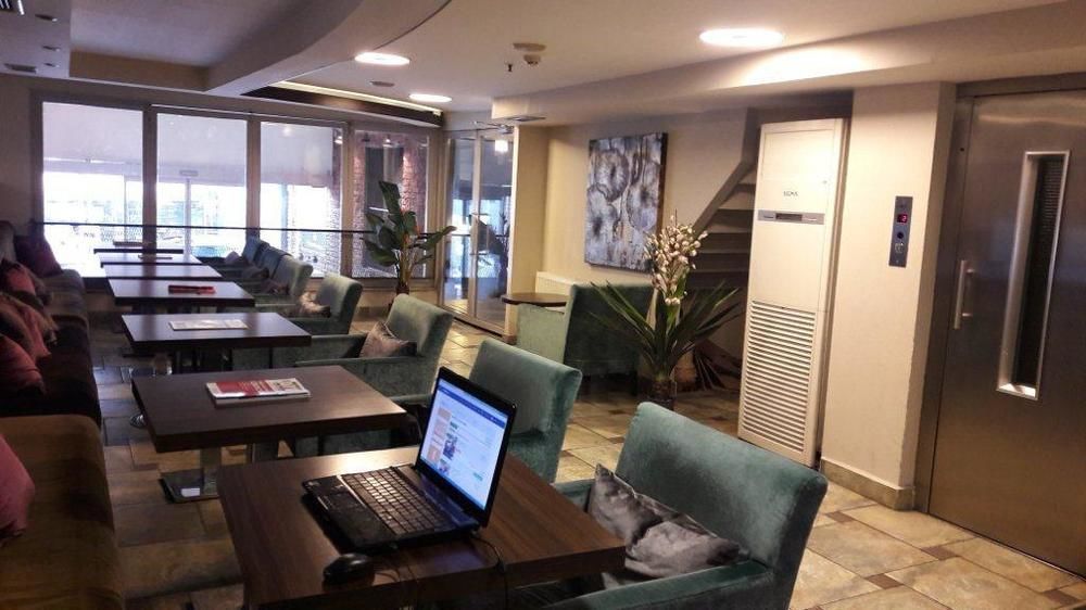 Derpa Hotel Istanboel Buitenkant foto