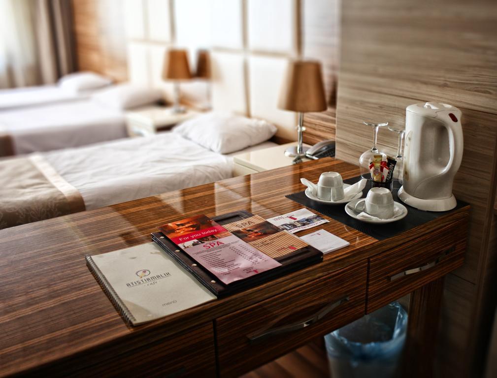 Derpa Hotel Istanboel Buitenkant foto