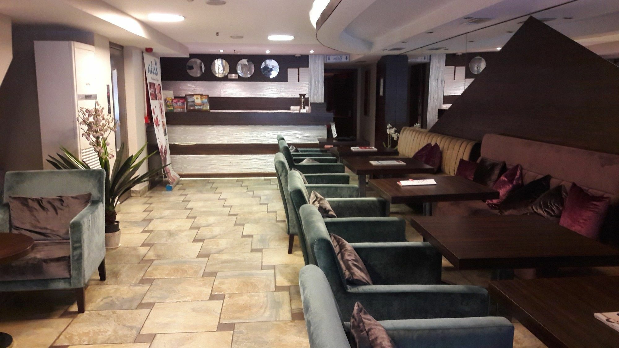 Derpa Hotel Istanboel Buitenkant foto