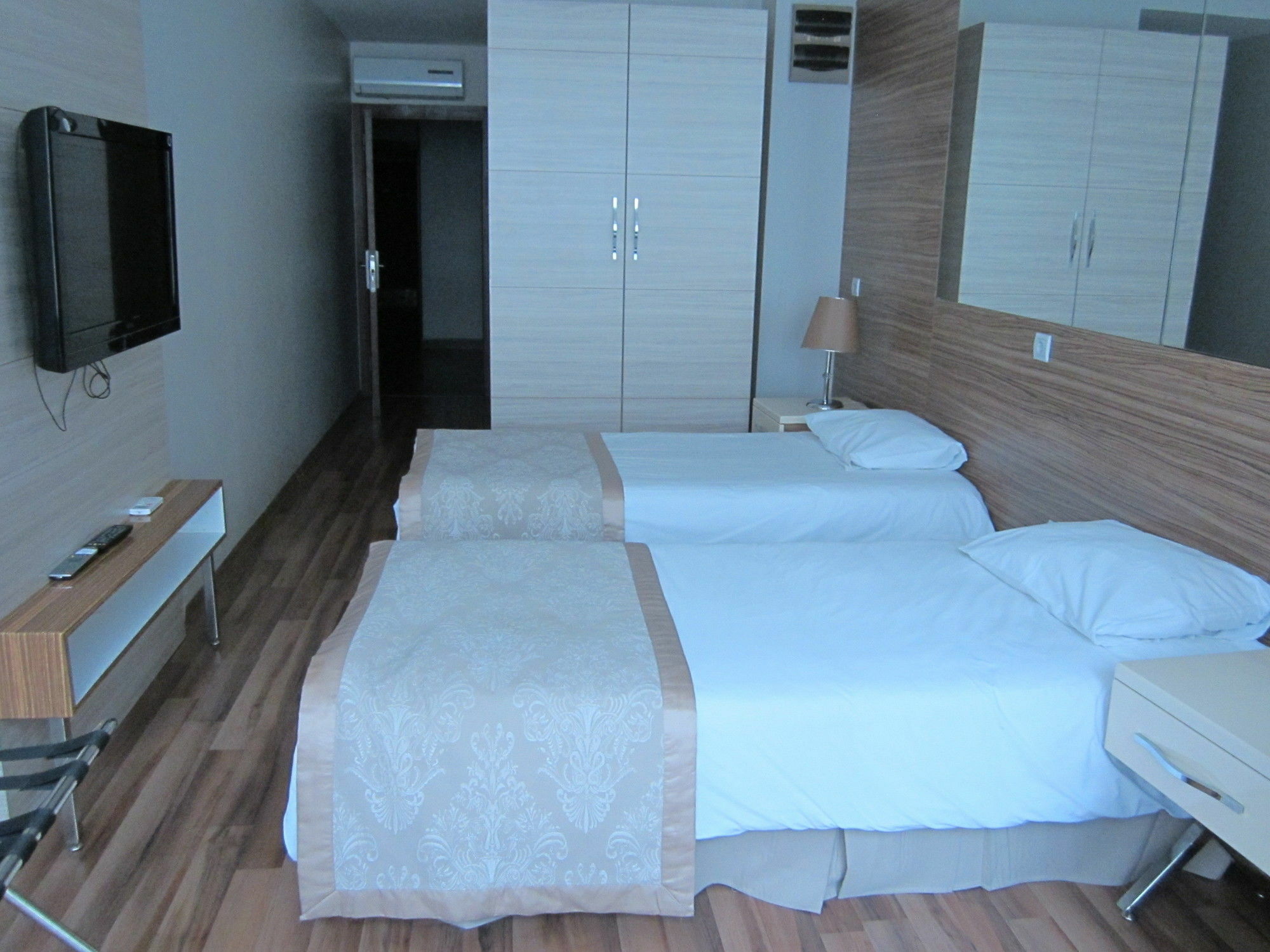 Derpa Hotel Istanboel Buitenkant foto